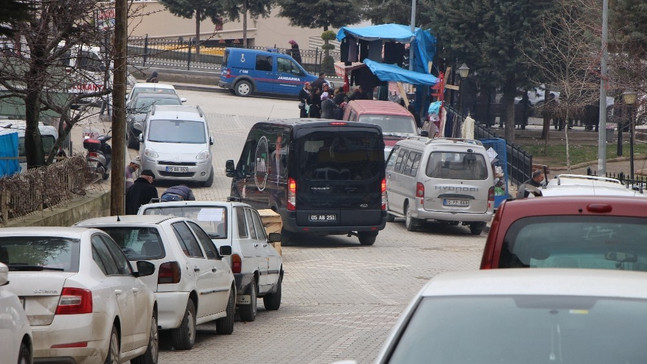 Siyah minibüslü özel belediye timi