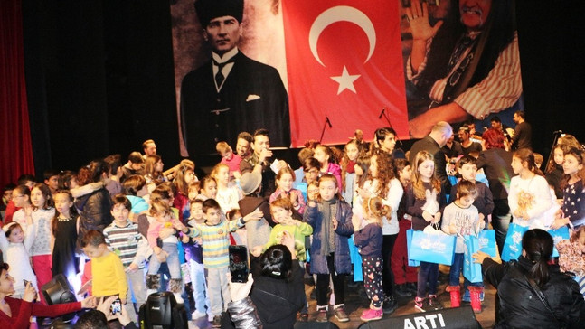 Adam olacak çocuklar Barış Manço’yu andı
