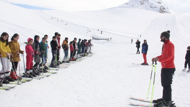 Geleceğin kayakçıları Hakkari’de yetişiyor