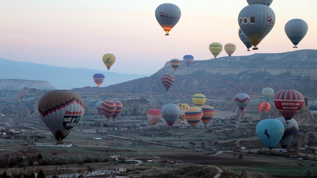 Kapadokya’da yer turist gök balon dolu