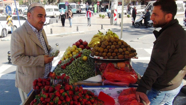 Şanlıurfa’da badem tezgahlardaki yerini aldı
