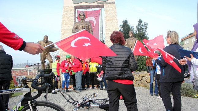 Yüzlerce bisikletli Çanakkale yolunda