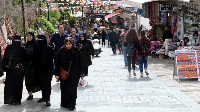 Kaleiçi’nde turist var alışveriş yok
