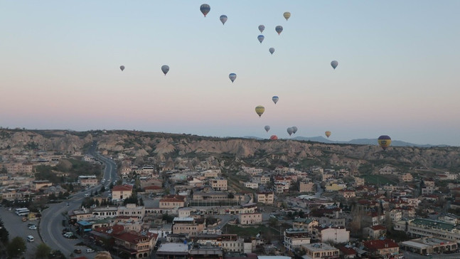 Turistler gün doğumunu balonda karşıladı