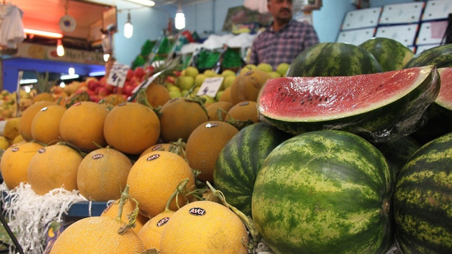 Yaz meyveleri tezgahlardaki yerini aldı
