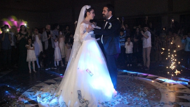 Diyarbakır’da siyaset ve iş dünyasını buluşturan düğün

