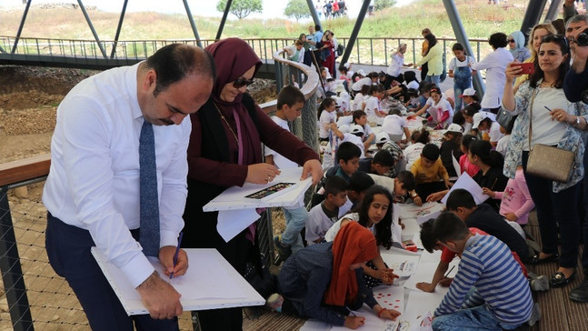 23 Nisan 12 bin yıllık tarihi mekanda kutlandı
