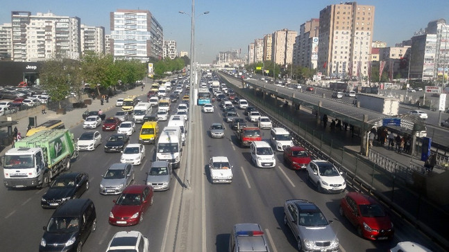 İstanbullular hayatlarının ortalama 3,5 yılını trafikte geçiriyor
