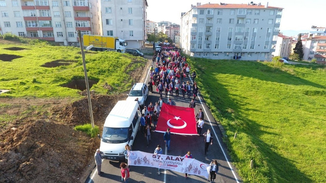 Öğrencilerden şehitlere vefa yürüyüşü
