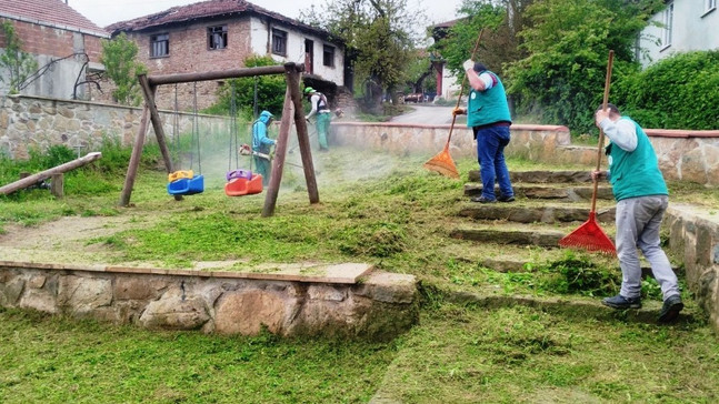 İzmit Belediyesi’nden köy parklarında onarım çalışması
