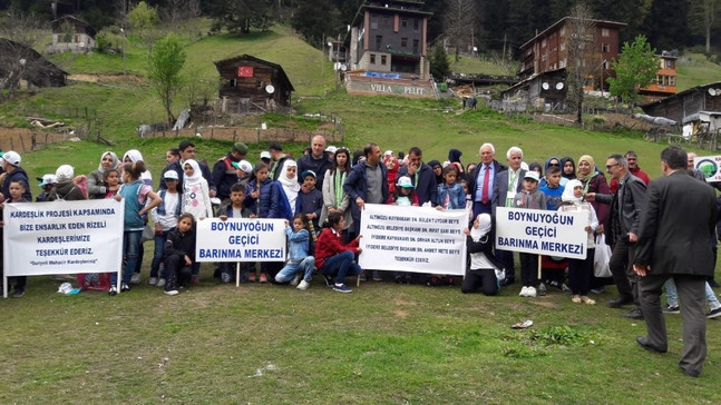 Afrinli Çocuklar Rize’de Moral depoladı
