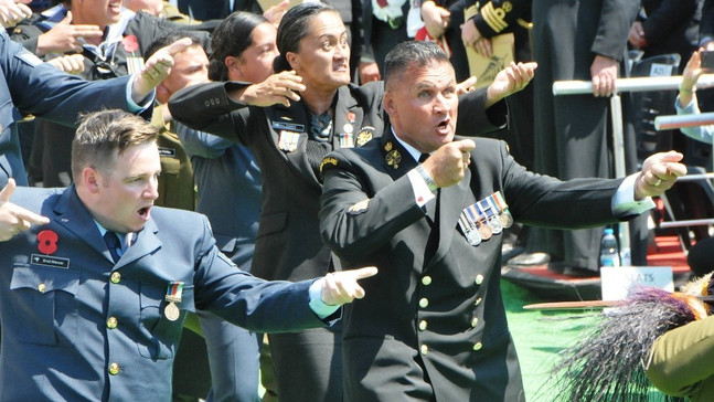 Yeni Zelanda askerleri atalarını haka dansıyla andı
