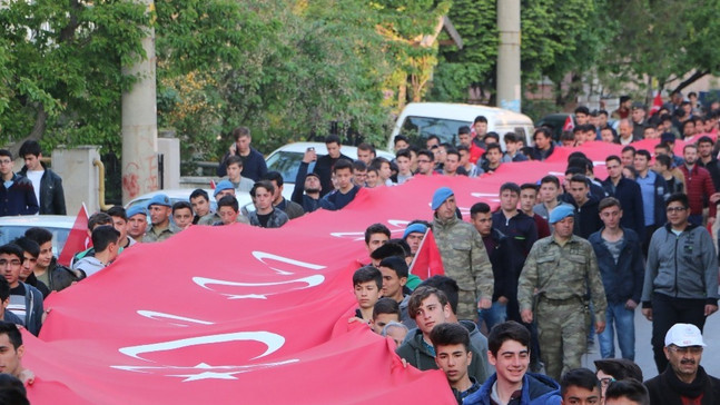 Isparta’da 103 metrelik Türk Bayrağıyla 57.Alay Anısına Vefa Yürüyüşü
