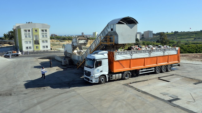 Mersin’in çöpü mobil katı atık aktarma istasyonları ile taşınıyor
