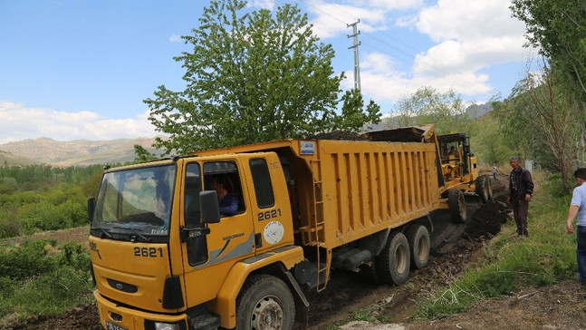 Develi’de parke çalışmaları devam ediyor
