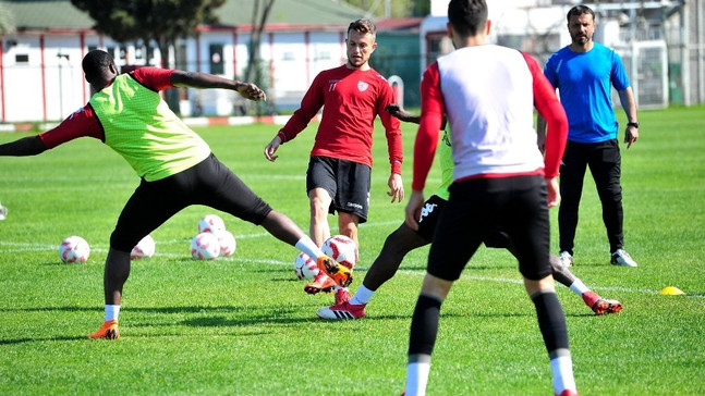 Samsunsporlu futbolcular ligde kalmaktan umutlu
