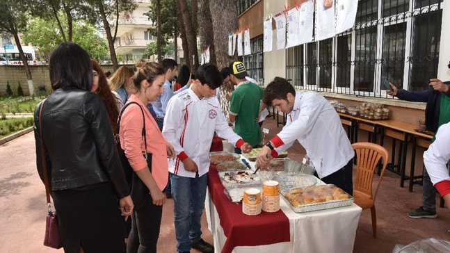 Öğrenciler yemek festivalinde hünerlerini sergiledi
