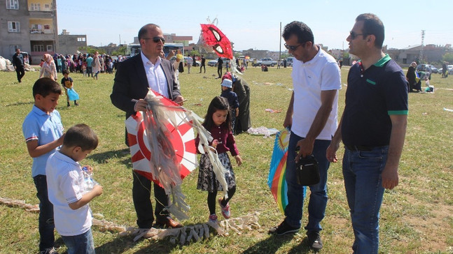 Büyükler geleneksel uçurtma şenliğine yarıştı
