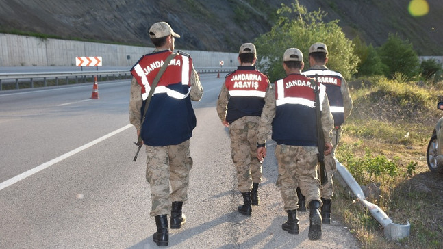 Kelkit Çayı’na uçan aracın sürücüsü bulunamadı
