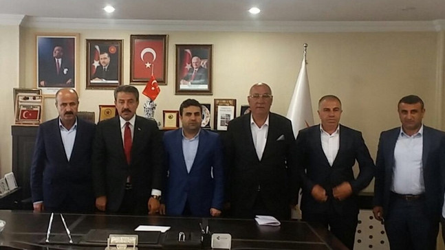 Tatar aşiret lideri, Ak Parti’den aday adaylığı başvurusu yaptı
