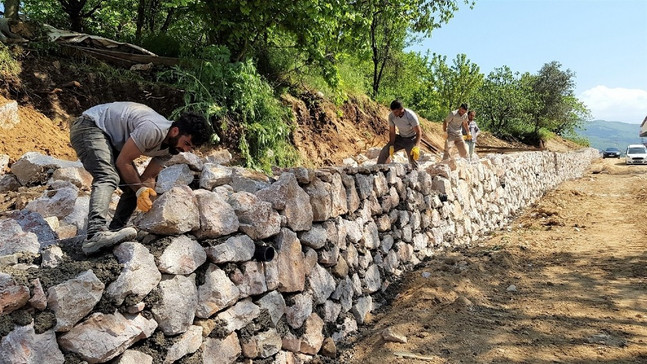 Başiskele’de alt ve üst yapı çalışmaları sürüyor
