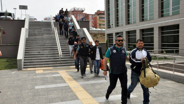 FETÖ’den mahkemeye çıkarılan 20 askerden 13’ü tutuklandı
