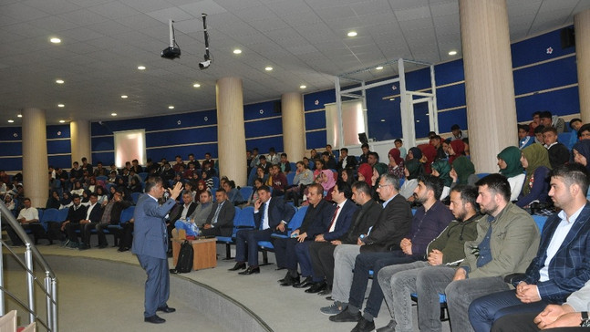 Sincik’te ’Eğitim ve Gelecek’ konulu konferans yapıldı
