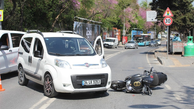 (Özel) Yoldan geçen kadın yaralı adamın elini bir an olsun bırakmadı
