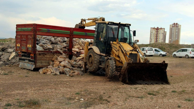 Kayseri’de ele geçirilen 14 ton kaçak sakatat imha edildi
