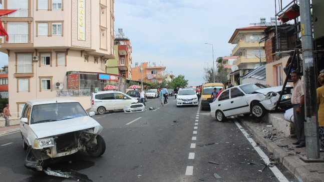 Dikkatsiz sürücüler ortalığı savaş alanına çevirdi
