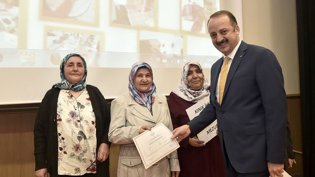 Mamak Halk Eğitim Merkezi ve Akşam Sanat Okulu yıl sonu sergisi
