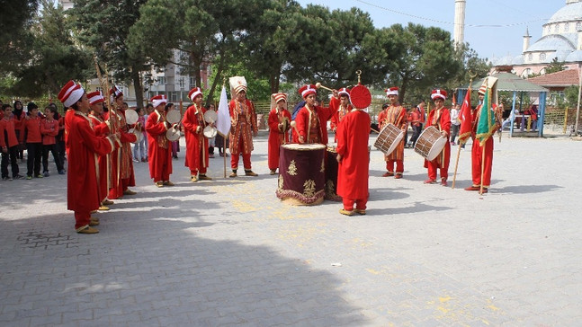 Geri dönüşümden sanat eseri çıkarttılar
