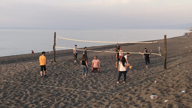 Akçakoca’da plaj voleybolu sezonu başladı
