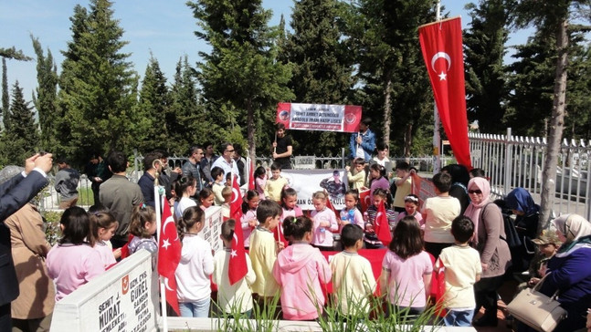 Şehit asker mezarı başında anıldı
