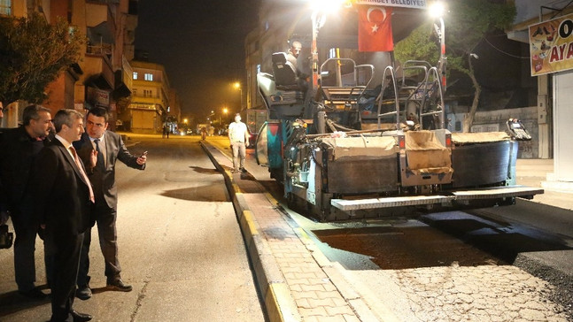 Şahinbey’de asfaltlama çalışmaları gece gündüz devam ediyor
