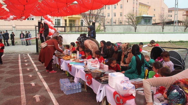 Miniklerden Mehmetçik Vakfı için kermes
