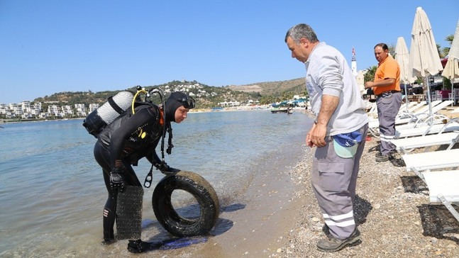 Bitez’de deniz dibi temizliği
