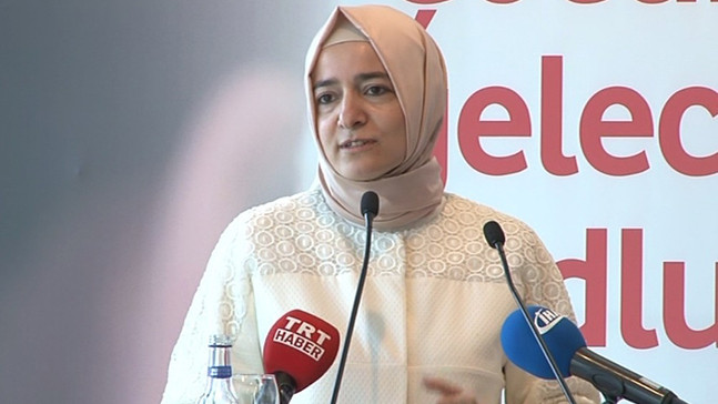 Bakan Kaya: “Sadece teknolojiyi kullanan değil teknolojiyi üreten nesil yetiştirmek mecburiyetindeyiz”
