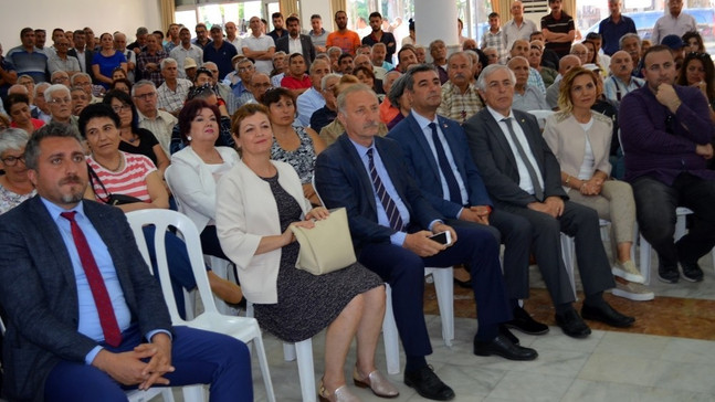 Didim CHP’de yeni üyelere rozet takıldı
