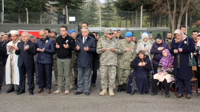 Şehit asker için Hakkari’de tören düzenlendi
