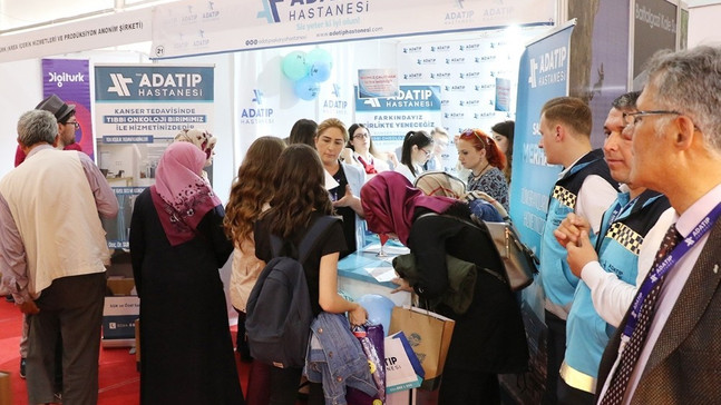 Adatıp Hastanesinin standına yoğun ilgi
