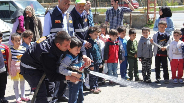 Anaokulu öğrencilerden itfaiyeye ziyaret
