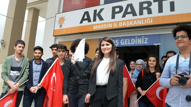 18 yaşını doldurdu, AK Parti Mardin milletvekili aday adayı oldu
