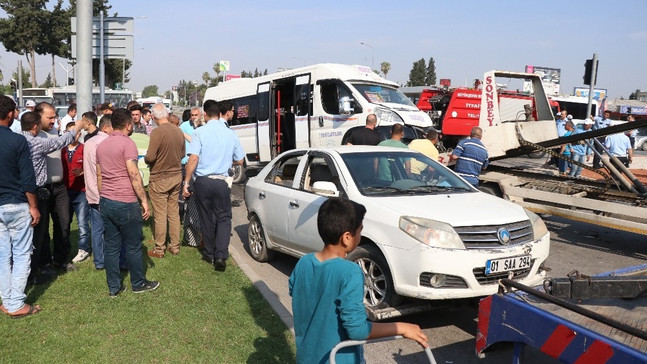 Adana’da zincirleme trafik kazası: 16 yaralı