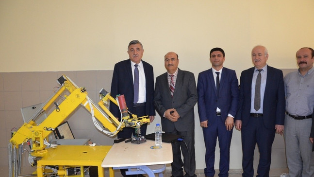 Doktora öğrencisi 5 eksenli yerli robot tasarladı