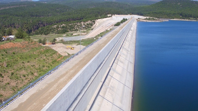 Karacasu Barajı’nda gövde ve dolusavak yükseltme inşaatı tamamlandı
