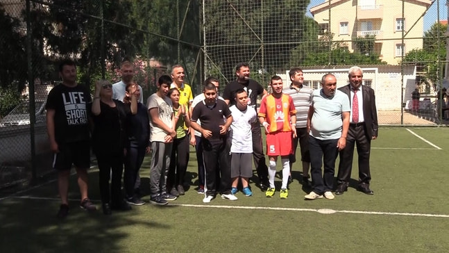 AK Parti  Yönetimi engellilerle maç yaptı