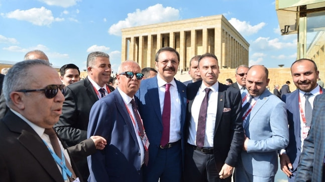 Ayvalık Ticaret Odası, TOBB Başkanı Hisarcıklıoğlu ile birlikte Ata’nın huzurunda
