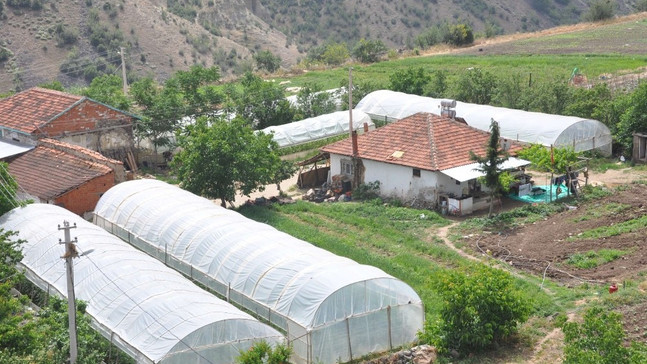 Büyükşehirin sağladığı sera desteği üreticiyi kalkındırıyor
