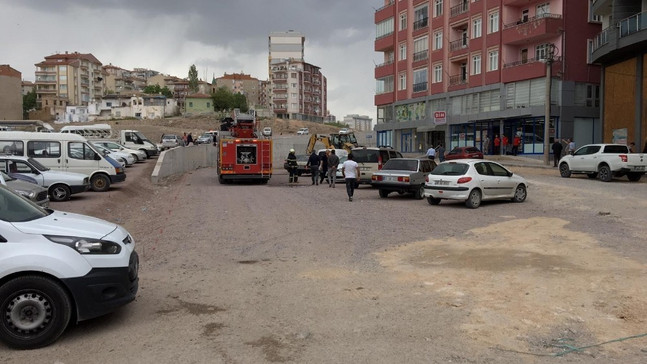 Kepçe, doğalgaz borusunu patlattı